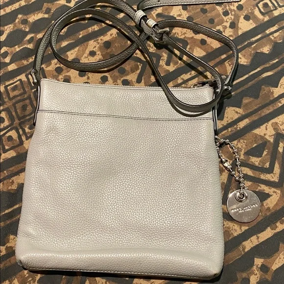 Marc Jacob’s Gray pebbled Leather Crossbody Bag - Picture 2 of 13